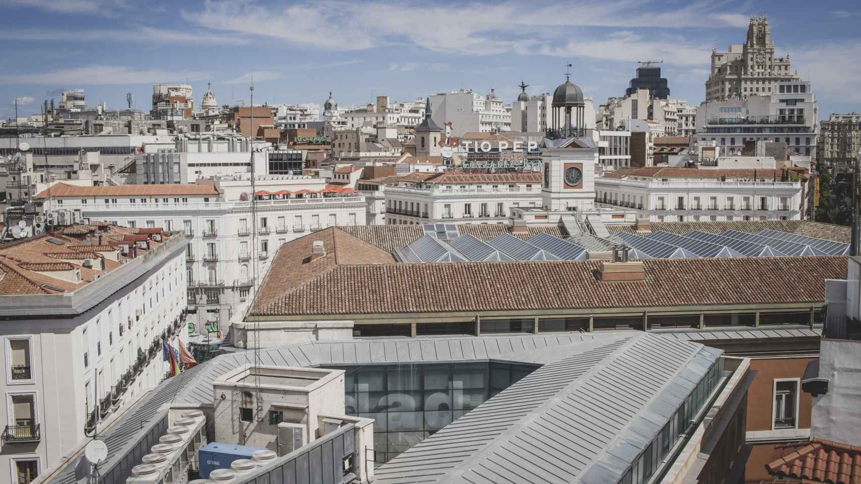 Desde el tejado de la terraza del Hotel UMusic se puede ver todo Madrid, incluida la Casa Real de Correos, sede del Gobierno regional.