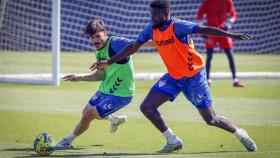 Jozabed y N'Diaye durante un entrenamiento con el Málaga CF