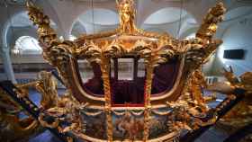 Imagen del Carruaje de oro del Estado, la carroza en la que viaja Carlos III como rey.