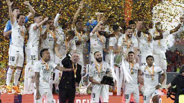 Los jugadores del Real Madrid celebran el título de Copa del Rey.