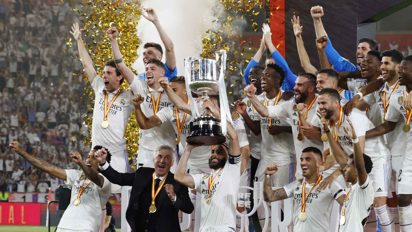El Real Madrid, celebrando la Copa del Rey en el Estadio de La Cartuja