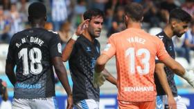 Los jugadores del Málaga durante el partido contra la Ponferradina.