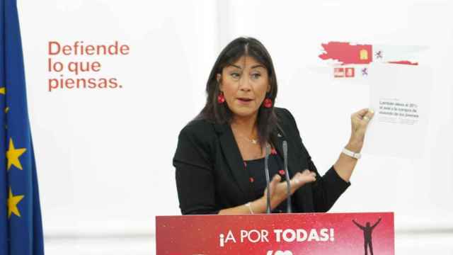 La secretaria de Organización del PSOECyL, Ana Sánchez, muestra el Bocyl de hoy