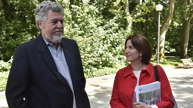 López de Uralde con María Sánchez en el Campo Grande