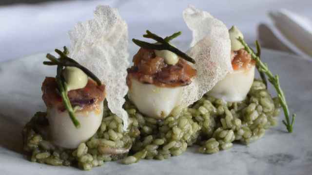 Receta de calamares rellenos de verduras asadas, arroz meloso y alioli de 'alga codium' en Pescanova.es