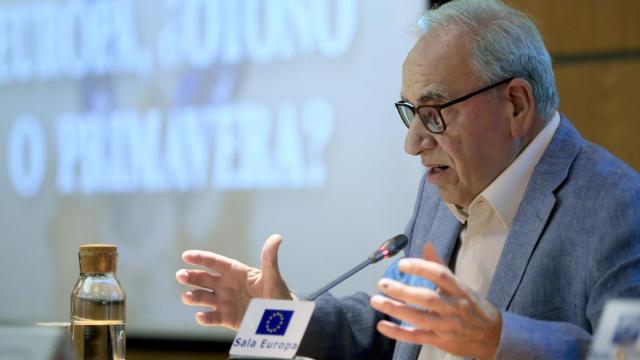 Alfonso Guerra, durante la presentación del libro 'Europa, ¿otoño o primavera?' este lunes en Madrid.