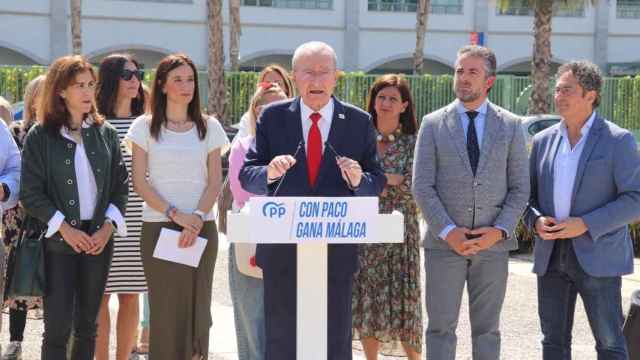 El candidato del PP a la reelección en la Alcaldía de Málaga, Francisco de la Torre, en rueda de prensa.
