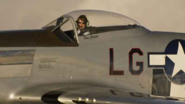 El homenaje de Tom Cruise a Carlos III a lo 'Top Gun' por su coronación