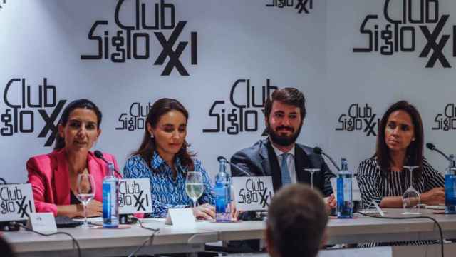 La candidata de Vox a la Comunidad de Madrid, Rocío Monasterio, y el vicepresidente de la Junta, Juan García-Gallardo, este lunes en un acto en el Club Siglo XXI.