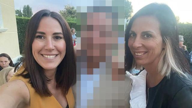 María, a la izquierda junto a Paloma, la mujer asesinada