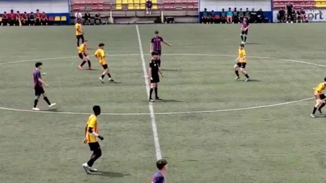 Adrián Enríquez Serra arbitrando el UE Sant Andreu - FC Barcelona