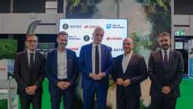 Thomas Schoepke, director de desarrollo de negocio de GETEC; Edwin Van Espen, director en el Puerto de Rotterdam y Carlos Barrasa, director de Clean Energies de Cepsa, junto con otros responsables de la energética.