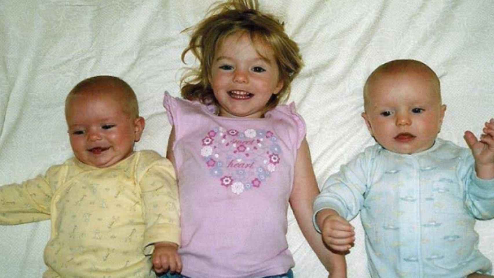 Madeleine McCann y sus hermanos, Amelie y Sean McCann.