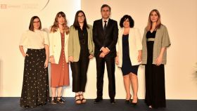 Las cinco premiadas junto al CEO de L'Oréal para España y Portugal.