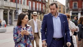 La ministra de Defensa, Margarita Robles, y el alcalde de Valladolid, Óscar Puente, durante su encuentro de este jueves en Valladolid.