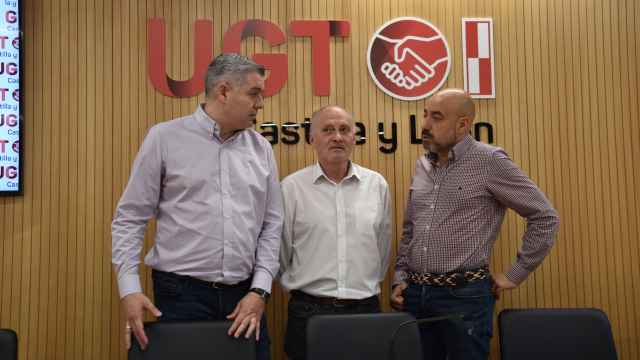 El secretario general de UGT en Castilla y León, Faustino Temprano, y los secretarios de organización y administración, Óscar Lobo y Manuel Carlos Martín