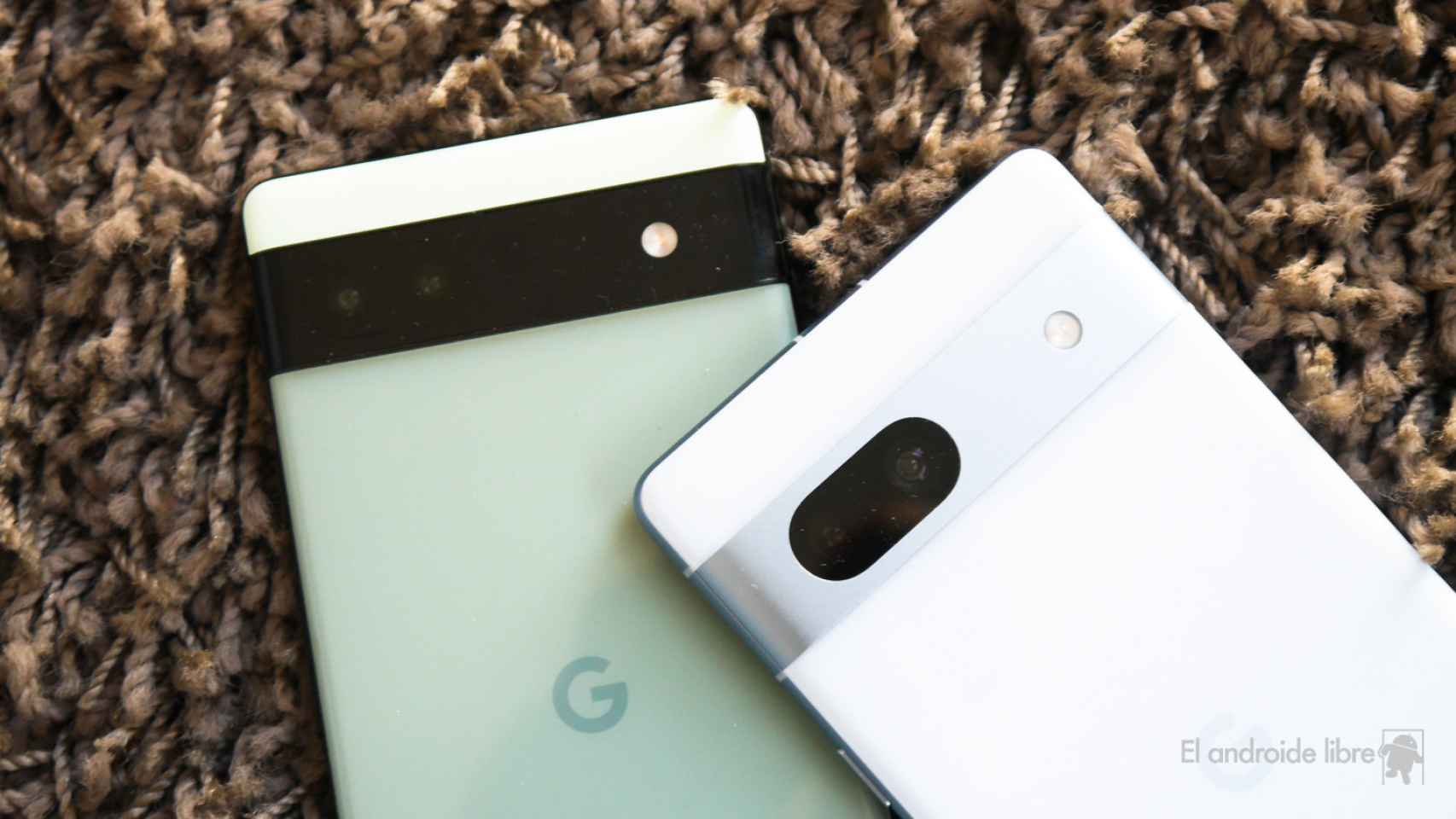 Dos móviles Pixel de Google