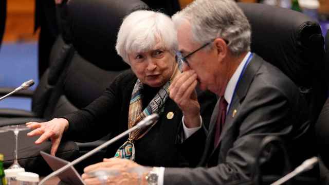 La secretaria del Tesoro de Estados Unidos, Janet Yellen, y el presidente de la Reserva Federal (Fed), Jerome Powell,  en una reunión del G7.