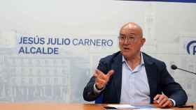 El candidato del PP al Ayuntamiento de Valladolid, Jesús Julio Carnero, presenta las medidas estratégicas de choque del programa electoral