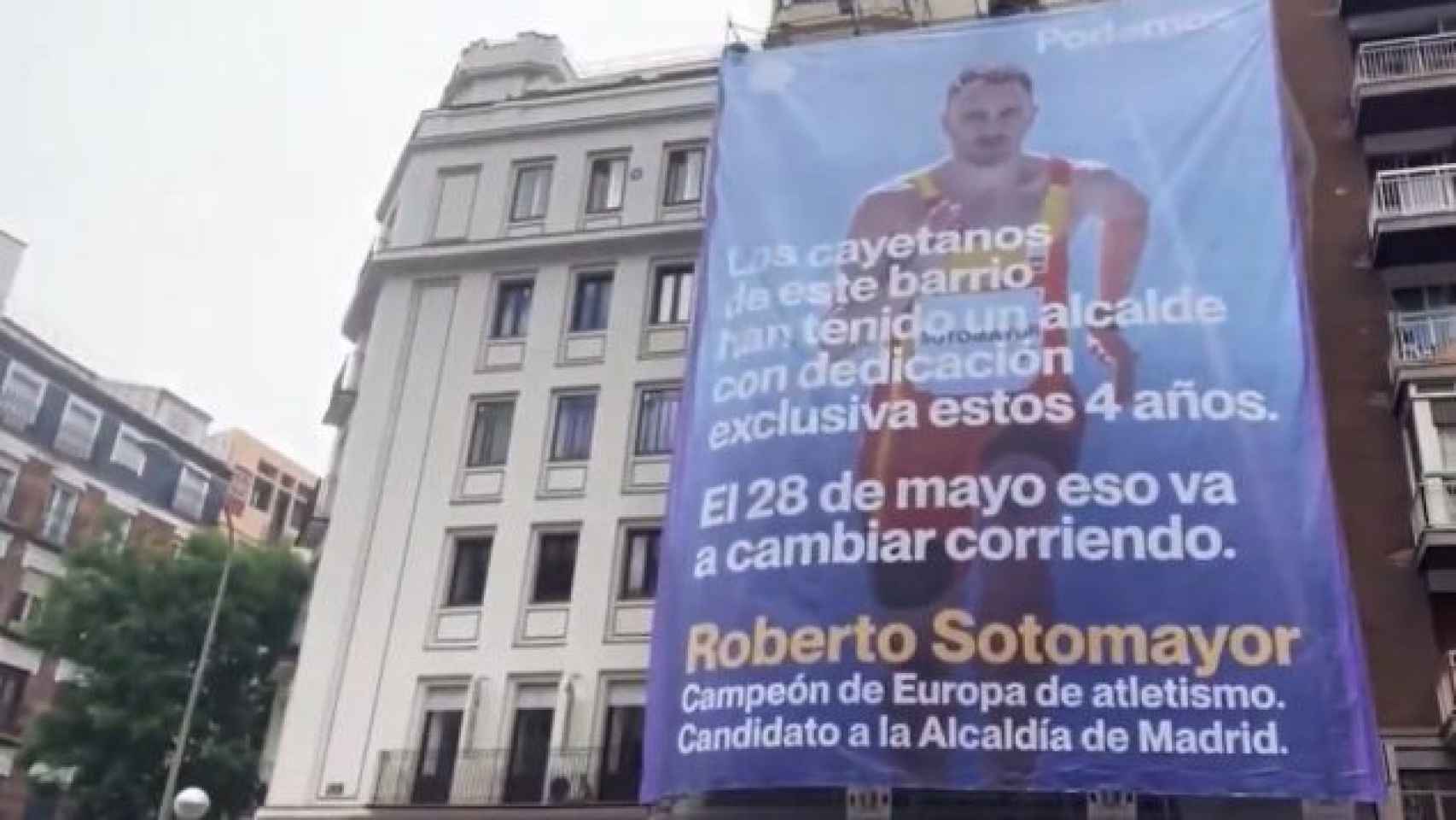 El cartel del candidato de Podemos en pleno barrio de Salamanca.