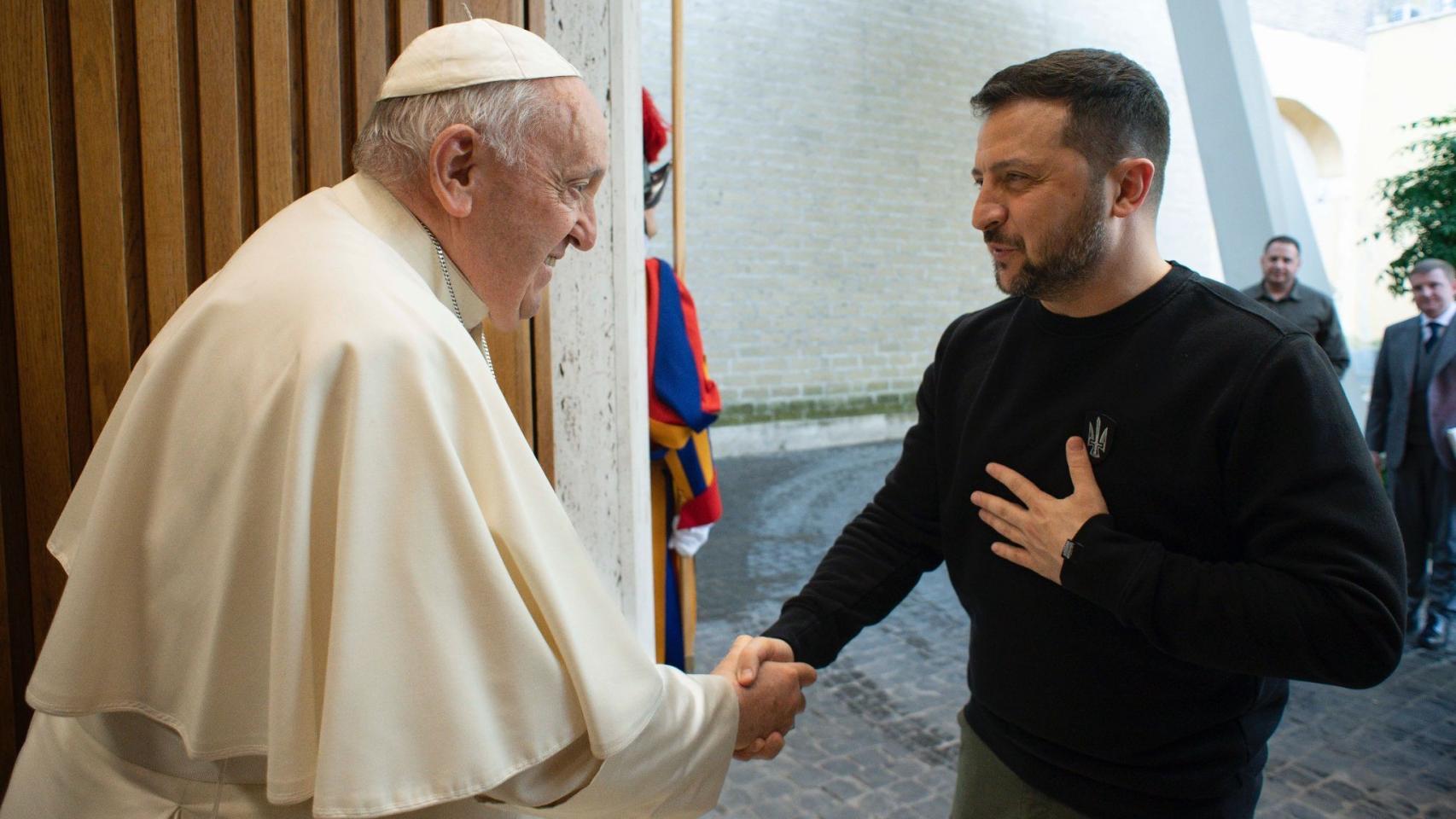 Volodymyr Zelensky, President of Ukraine, with Pope Francis.