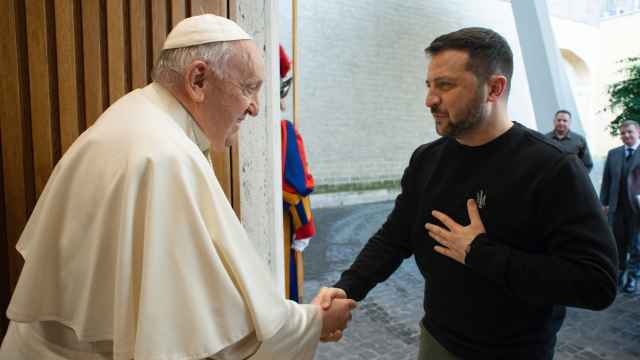 Volodímir Zelenski, presidente de Ucrania, con el papa Francisco en el Vaticano