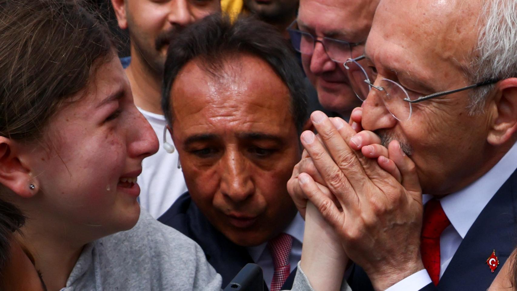 Kemal Kilicdaroglu with supporters at the mausoleum of the founder of modern Turkey, Mustafa Kemal Ataturk, on May 13, 2023.