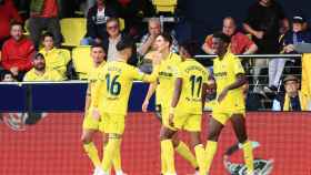 Los jugadores del Villarreal celebran uno de los goles frente al Athletic.