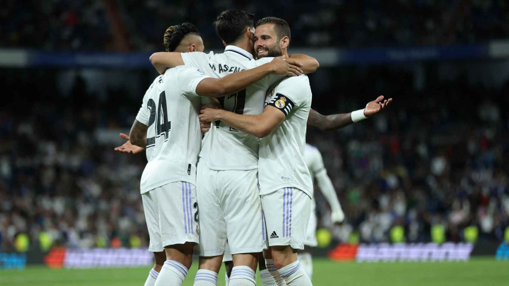Los jugadores del Real Madrid celebran el gol de Marco Asensio.