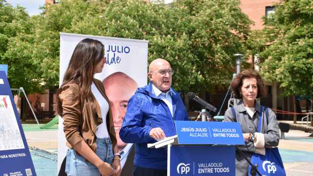 El candidato del PP a la Alcaldía de Valladolid, Jesús Julio Carnero, presentando sus políticas sociales