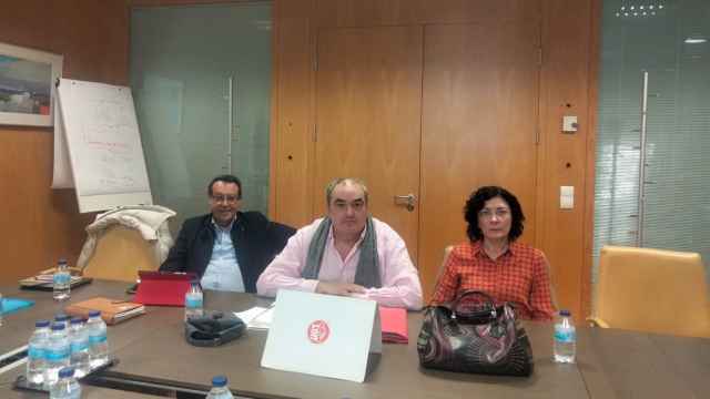 Representantes de UGT Castilla y León se encierran en la sala de reuniones de la Consejería de Sanidad