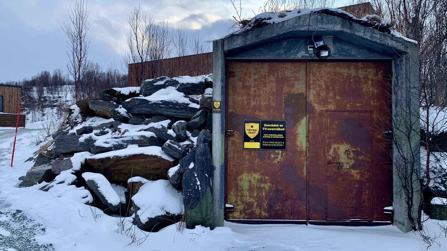 Esta no es la cabina, sino un bunker de la II Guerra Mundial que usan de almacenamiento
