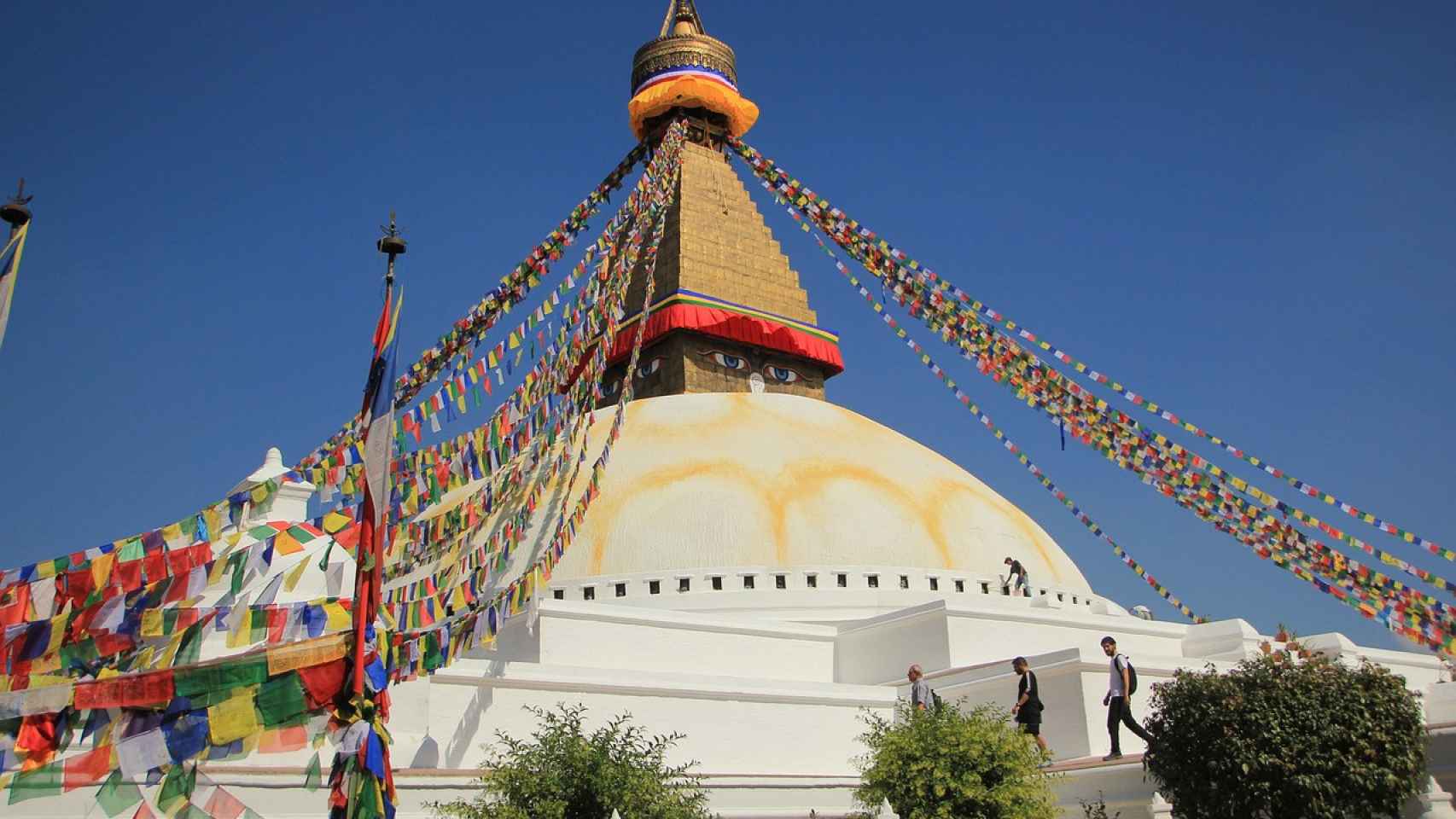 Swayambhunath, con la impresionante cúpula encalada de uno de sus templos.