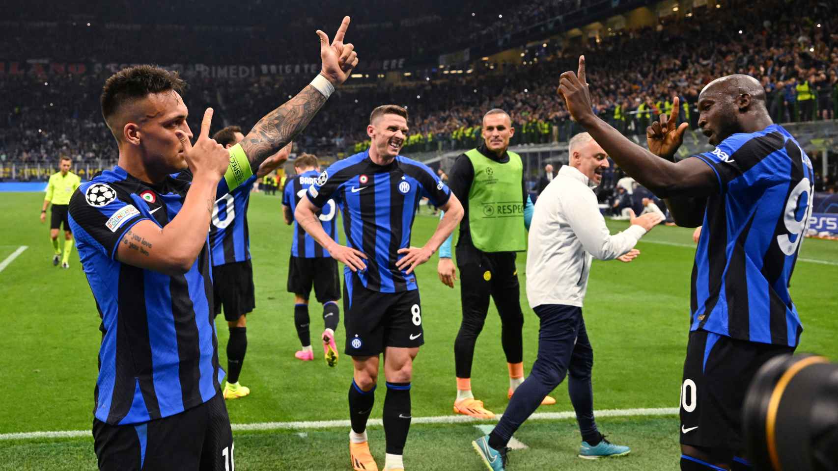 Lautaro Martínez y Romelu Lukaku, celebrando el gol de la victoria del Inter de Milán en las semifinales de la Champions League 2022/2023