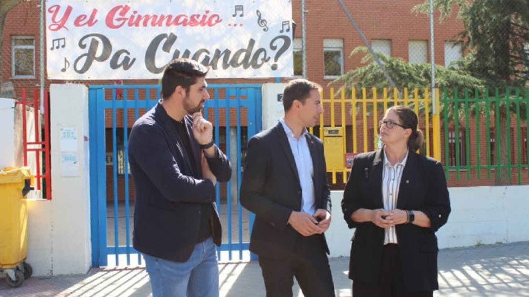 El concejal de Móstoles Alejandro Martín, junto al líder del PSOE madrileño, Juan Lobato, y la alcaldesa Noelia Posse.
