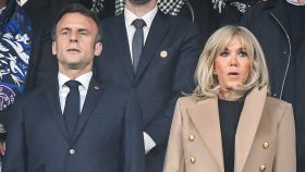 Emmanuel y Briggite Macron, en un partido de fútbol.