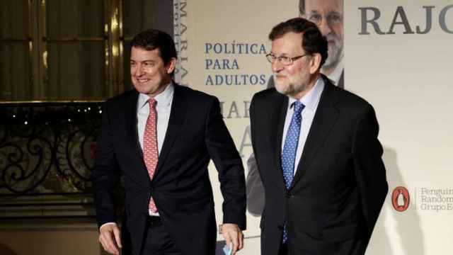El presidente de la Junta de Castilla y León, Alfonso Fernández Mañueco, asiste a la presentación del libro 'Política para adultos' de Mariano Rajoy.