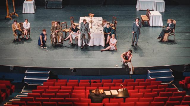 Los actores de 'La gran juventud' durante un ensayo de 'Platonov'