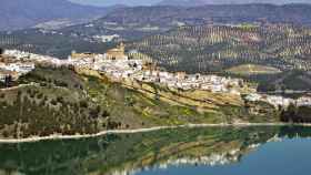 Este pueblo del sur de España es uno de los más bonitos: está rodeado de agua