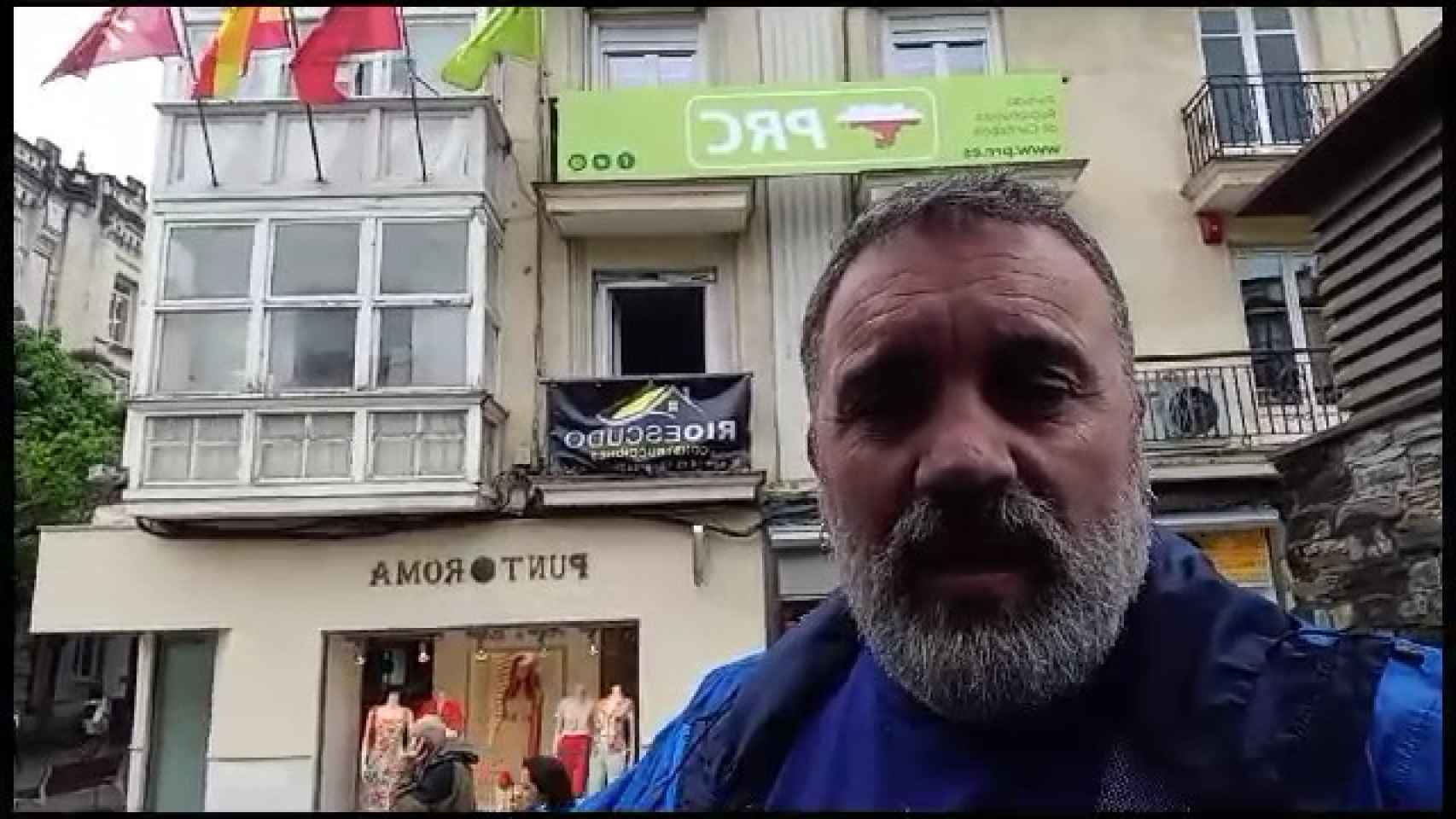 'Un murciano encabronao' en Cantabria, frente a la sede del partido de Miguel Ángel Revilla.
