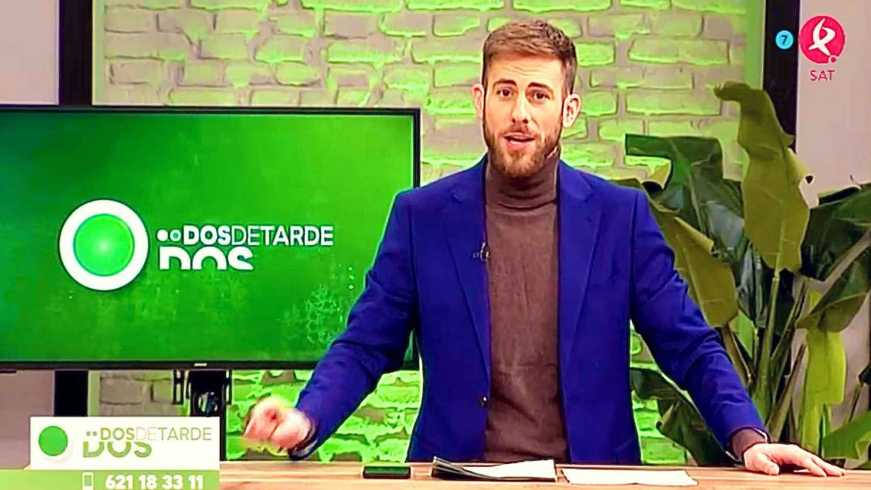 César Múñoz presenta el programa 'Dos de tarde' en Canal Extremadura.