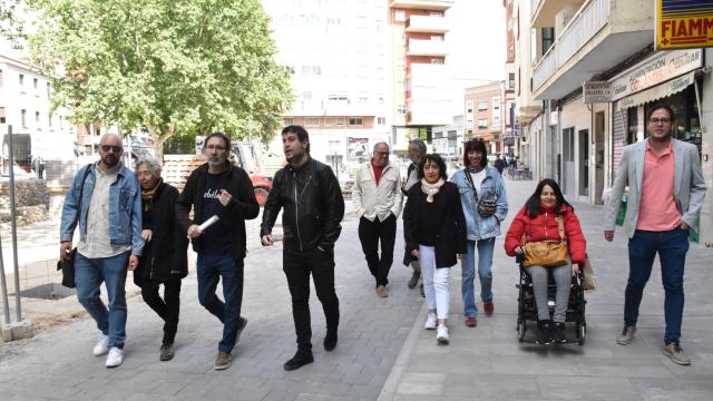 Miembros de la lista de Izquierda Unida en la plaza de Puebla de Sanabria