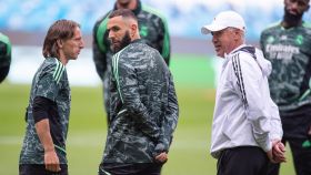 Modric, Benzema y Ancelotti, en el entrenamiento previo al Manchester City - Real Madrid