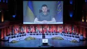 El presidente de Ucrania, Volodímir Zelenski, en  un mensaje de video durante la 4ª Cumbre del Consejo de Europa en Reykjavik, Islandia.
