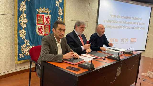 Representantes de CCOO, CEOE y UGT en la firma del V Acuerdo para el Empleo y la Negociación Colectiva en Castilla y León