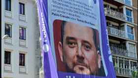 El cartelón de Podemos con la cara del hermano de Ayuso en el barrio Salamanca: Hay que echarlos