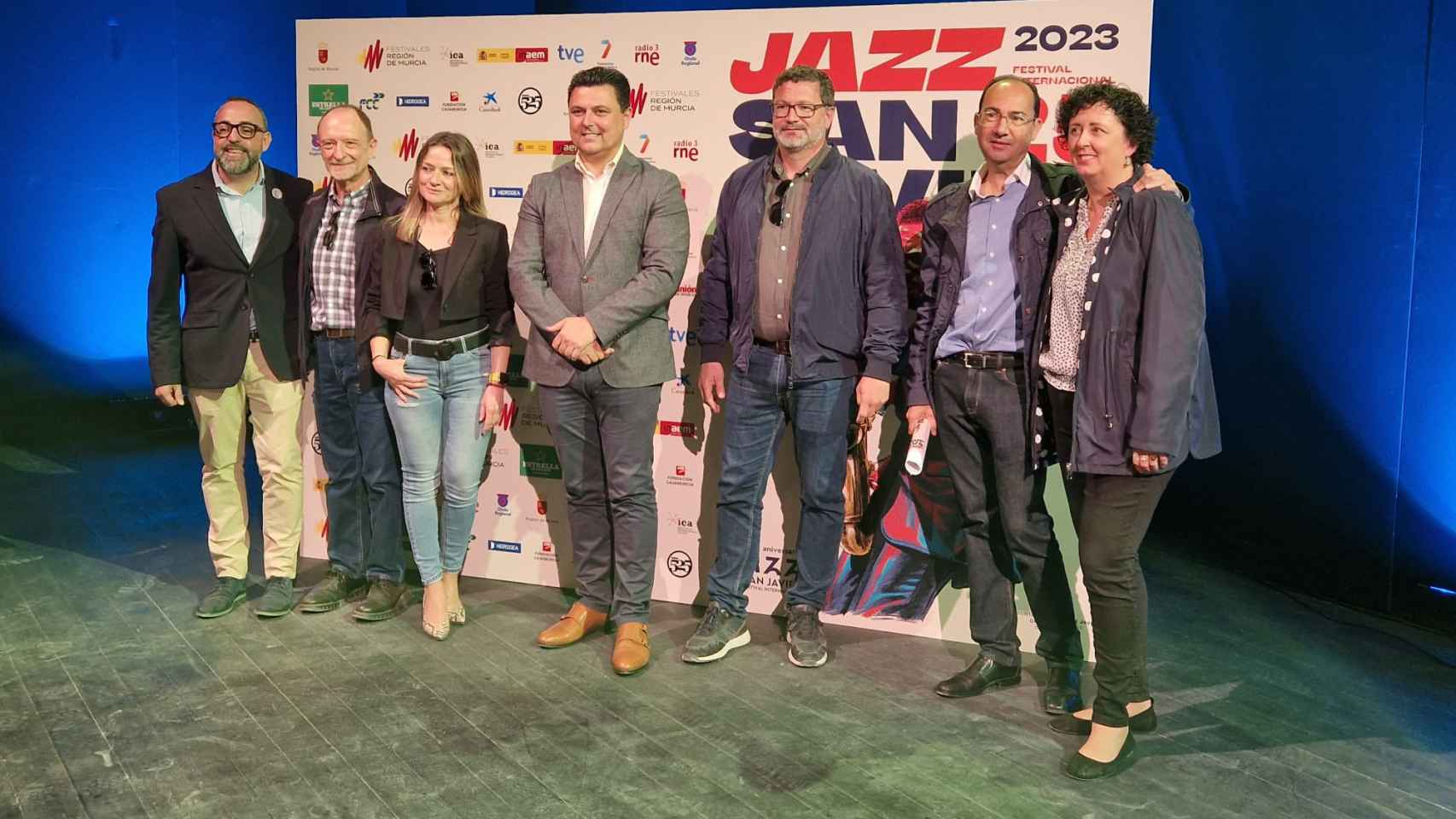 El alcalde de San Javier, José Miguel Luengo (c), durante la presentación de la programación del Festival Internacional de Jazz de San Javier que arranca el 30 de junio.