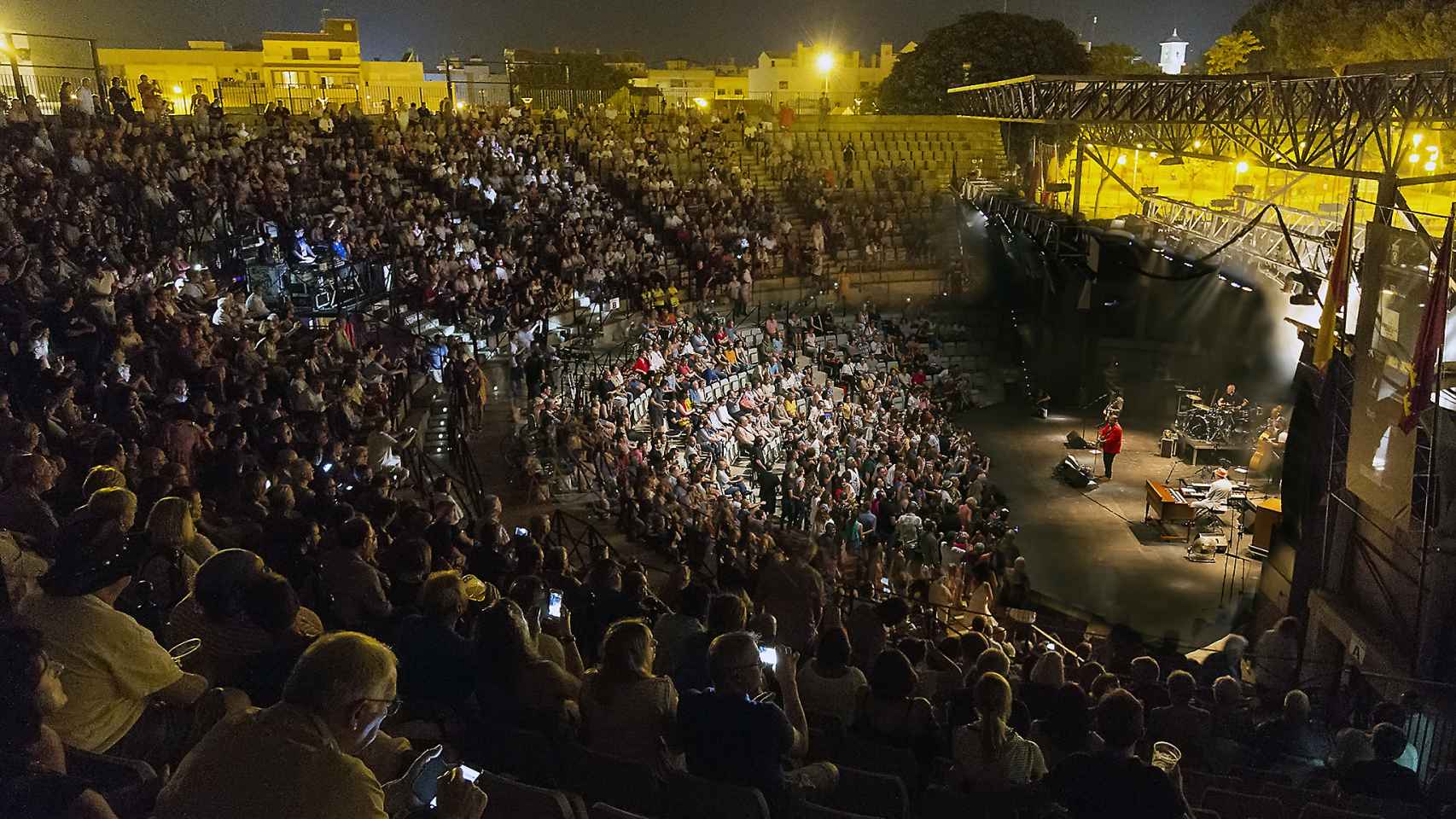El increíble ambiente que se respira en los conciertos del festival que tienen lugar en el auditorio al aire libre del Parque Almansa.