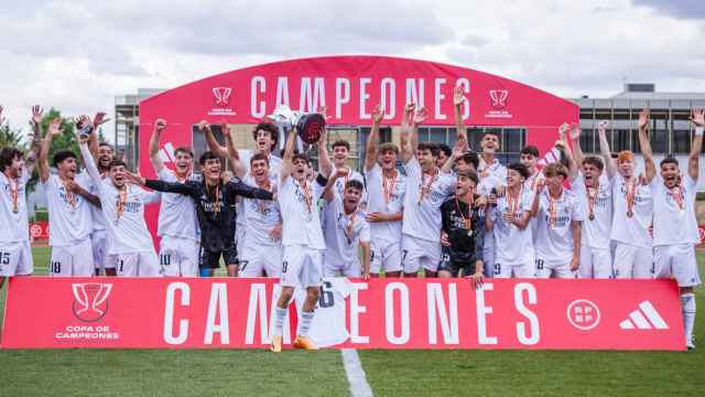 El Real Madrid de Arbeloa celebra la Copa de Campeones