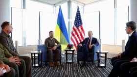 El presidente de Ucrania, Volodímir Zelenski, junto con el presidente de EEUU, Joe Biden